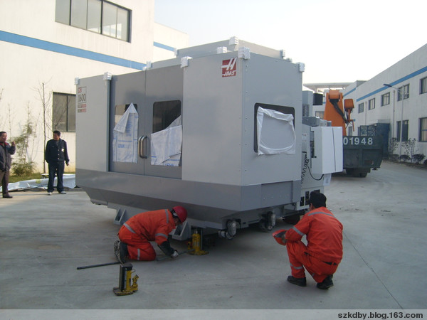 CNC機械裝卸搬運