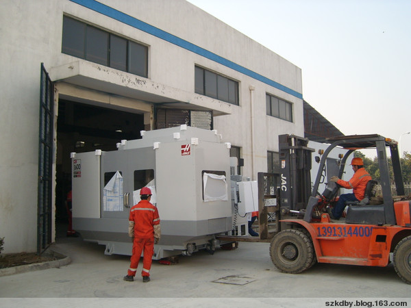 CNC機械裝卸搬運