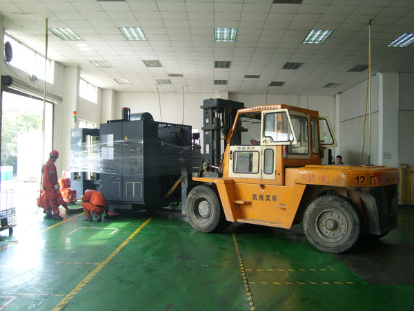 CNC機械裝卸搬運